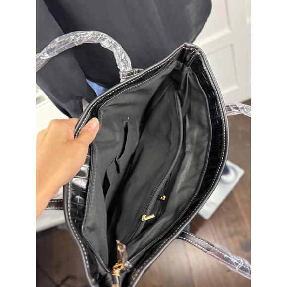 Beautiful NWTs Purse - Picture 5 of 8